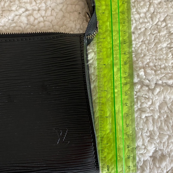 Louis Vuitton small pouch grained Epi leather - Picture 8 of 9